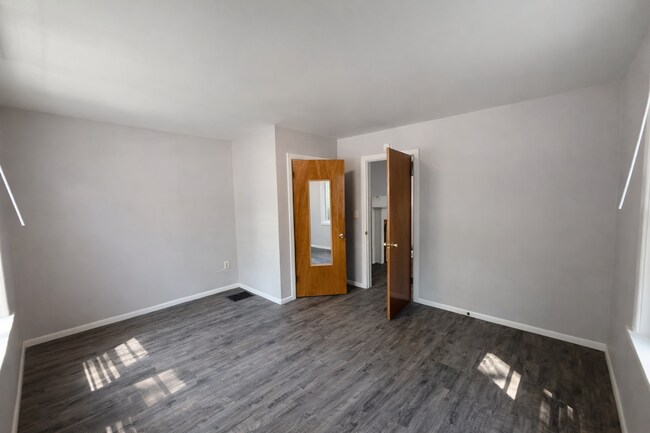Building Photo - 1-bed 1-bath – Heritage Hill Apartment