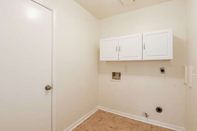 Building Photo - 26 Yewleaf Rd