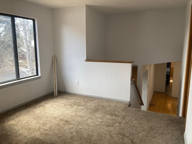 Building Photo - 405 Fir Dr