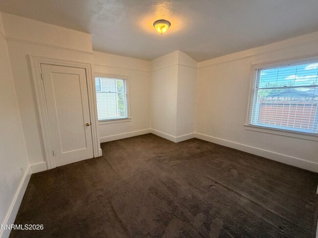 Building Photo - 319 Thoma St