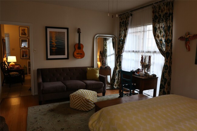 Building Photo - 5718 Val Verde St