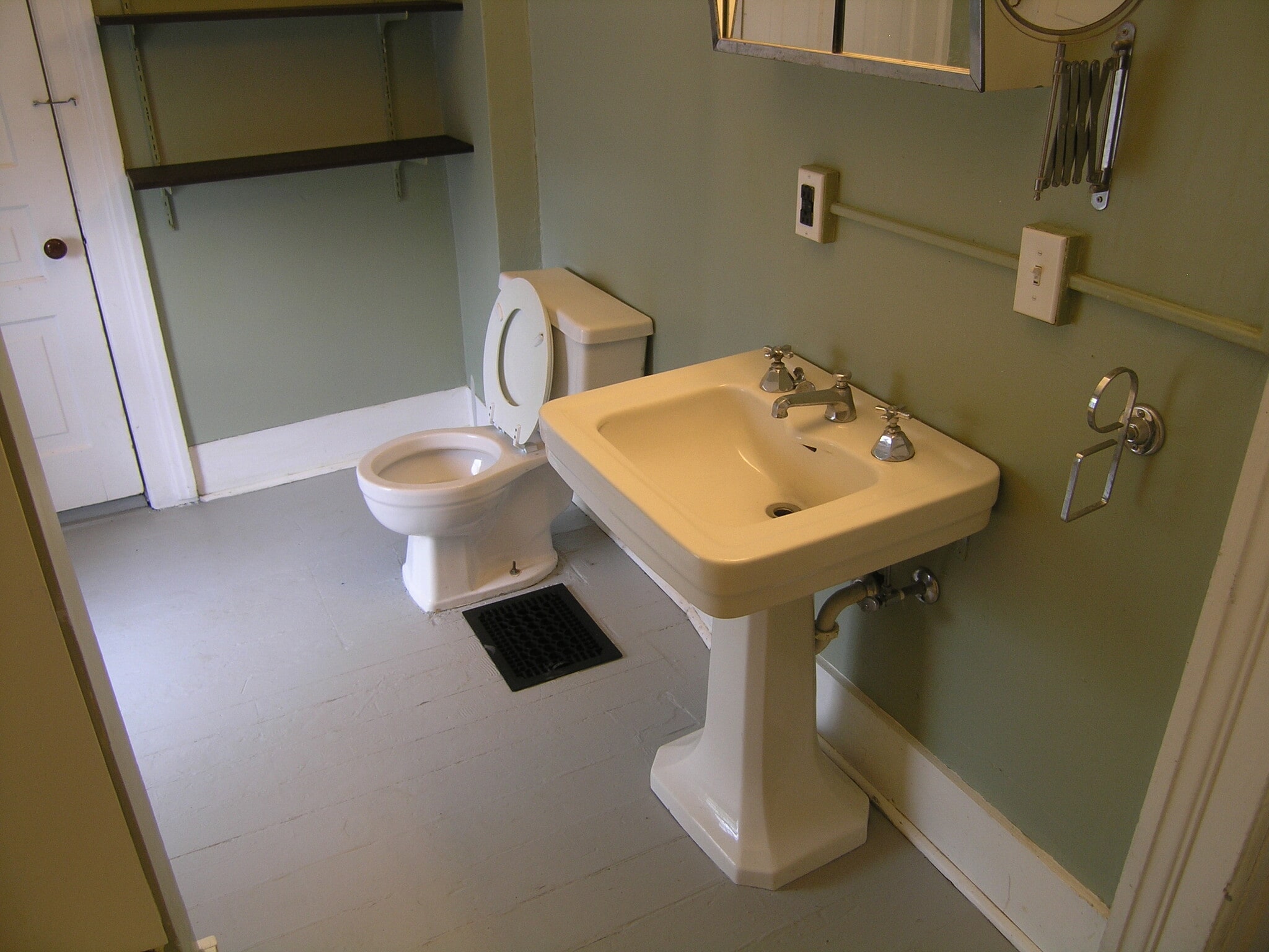 Bathroom - 416 N Huron St