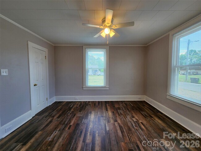 Building Photo - 127 Poplar St