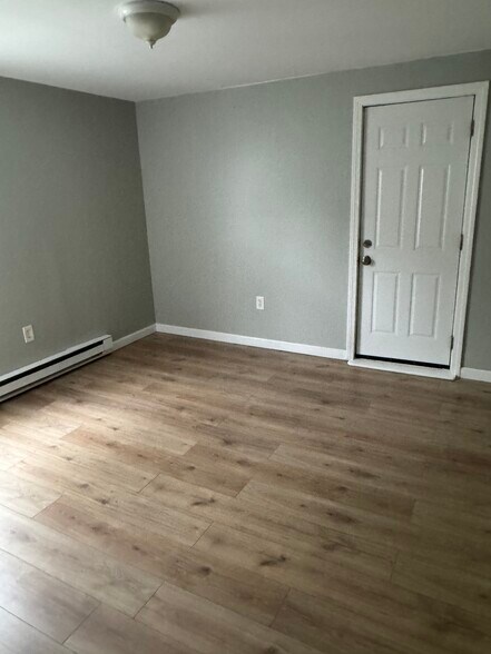 Building Photo - 111 Ennell St