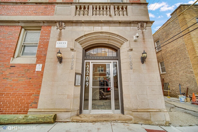 Building Photo - 2209 S 61st Ct