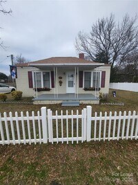 Building Photo - 13813 Holbrooks Rd