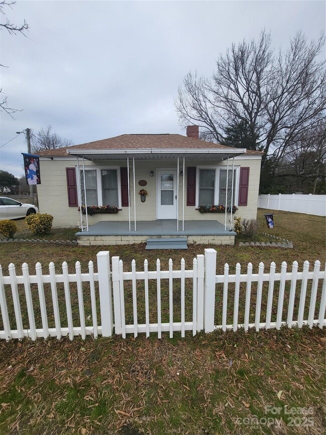 Building Photo - 13813 Holbrooks Rd