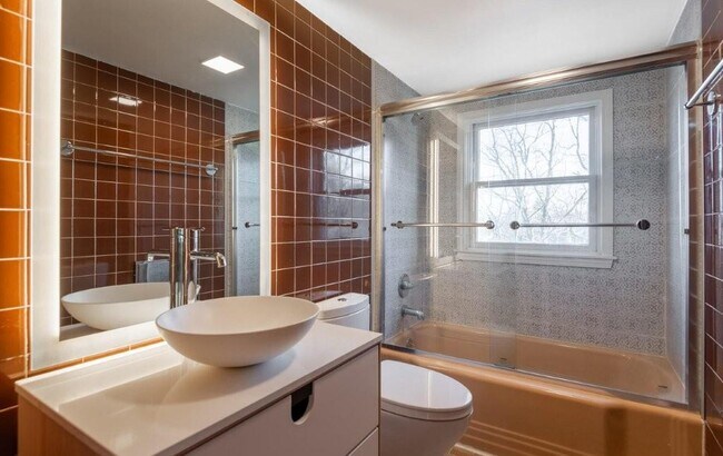 Building Photo - 20 Grove Pl