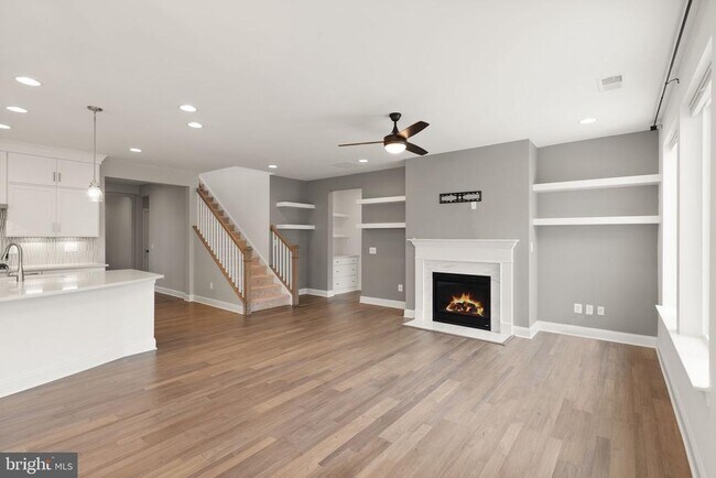 Building Photo - 121 Cowbird St