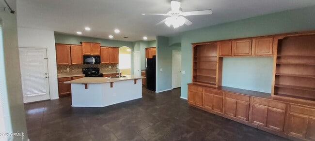 Building Photo - 518 W Black Hawk Pl