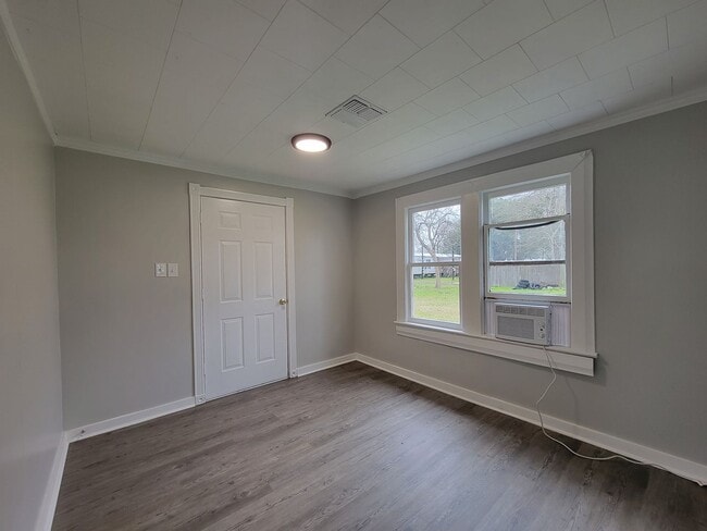 Building Photo - 3 Bed/2 Bath-House