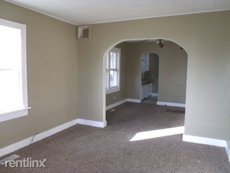 Building Photo - 2 br, 1 bath House - 431 W Division St