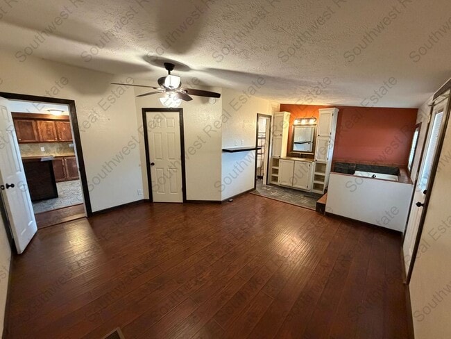 Building Photo - Texico School District - Country Home!