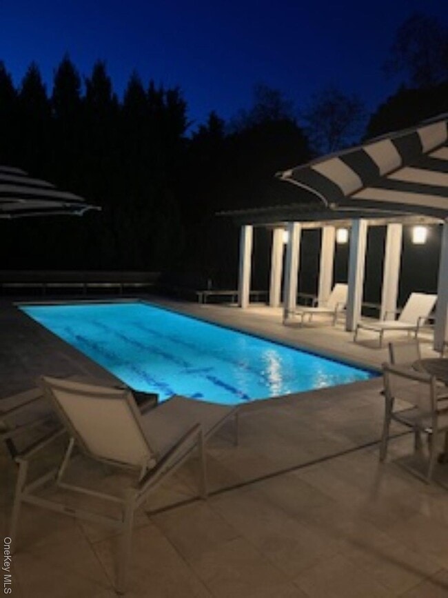 Building Photo - 42 N Menantic Rd