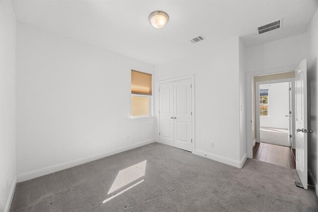 Building Photo - 5501 La Canada Wy