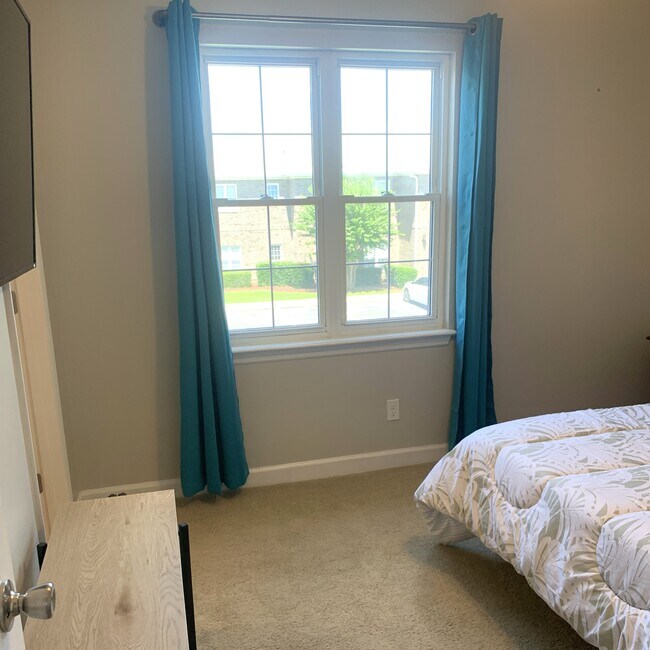 Building Photo - 500 Willow Green Dr