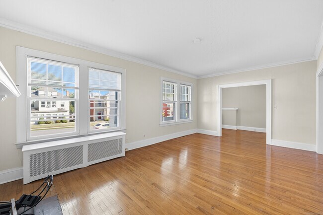 Building Photo - 89 Maplewood Ave