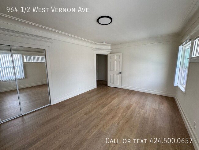 Building Photo - 964 1/2 West Vernon Ave-