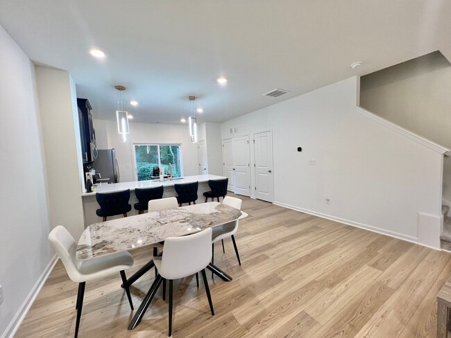 Building Photo - Luxurious, Newly Built 3BD, 2.5BA Raleigh ...
