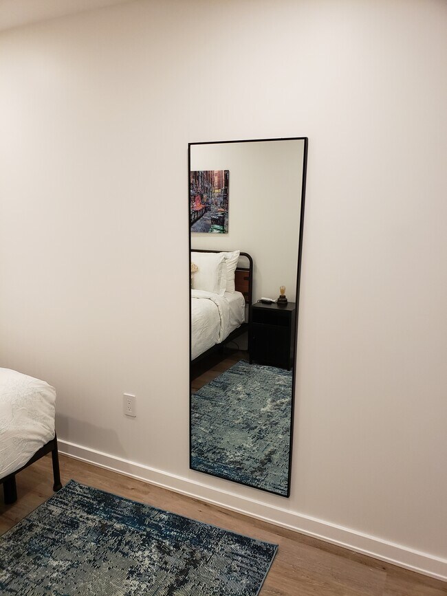 Building Photo - 15 E 117th St