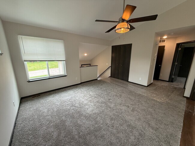 Building Photo - 930 Waters Edge Ct