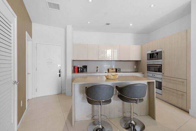 Building Photo - 4111 S Ocean Dr