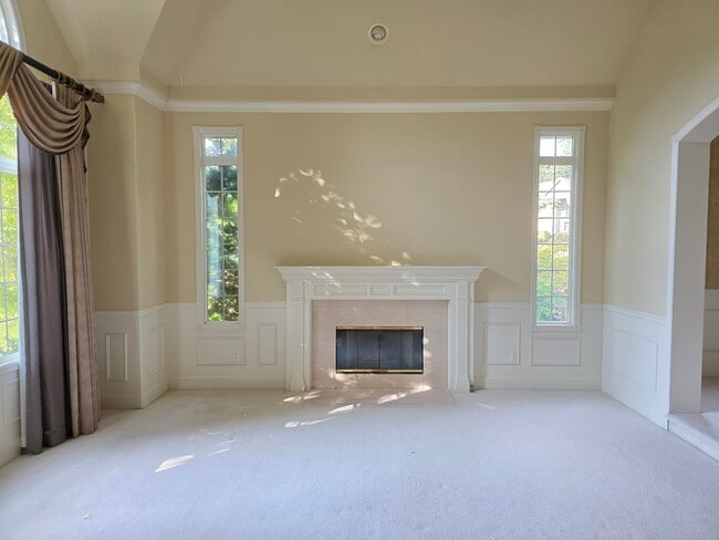 Building Photo - 15824 SE 59th Pl