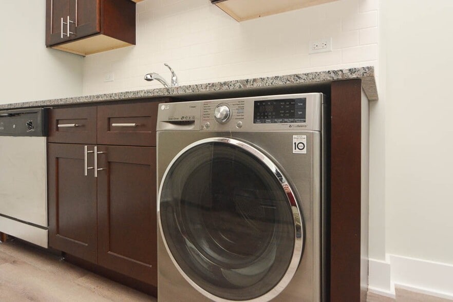 Building Photo - 730 St Johns Ave