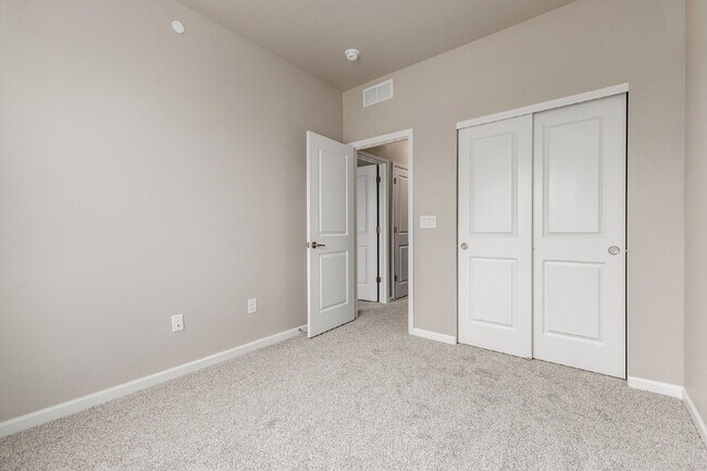 Building Photo - Castle pines 3 bed / 3 bath townhome for rent