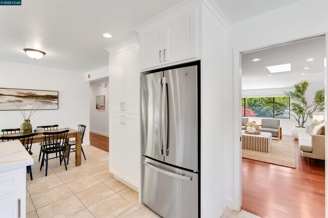 Building Photo - 2424 San Miguel Dr