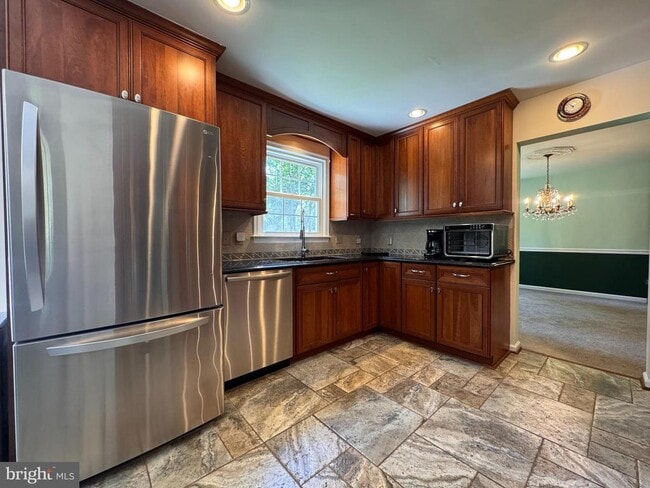 Building Photo - 2026 Admiral Dr