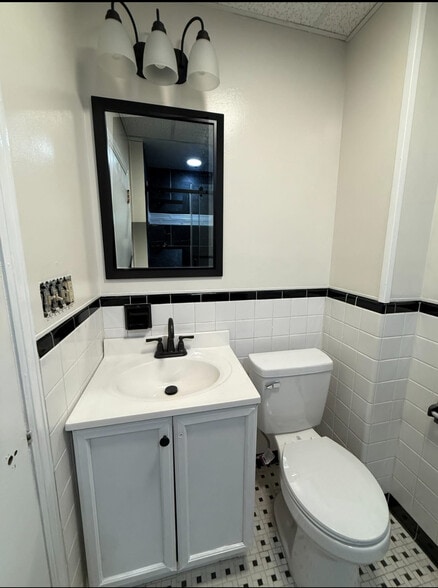 Building Photo - 33 Lake St