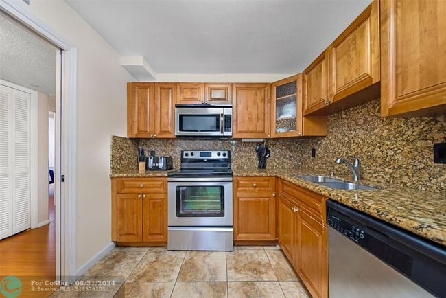 Building Photo - 3507 Oaks Way