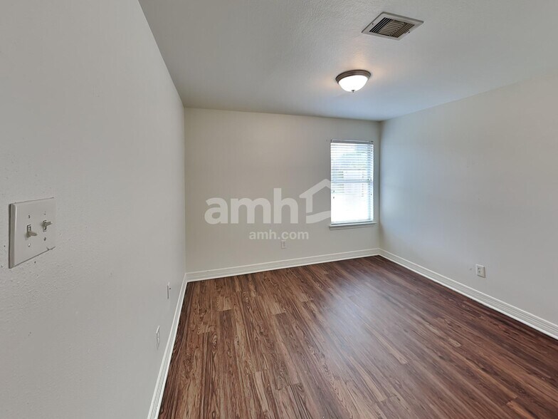 Building Photo - 19072 Hammer Ln