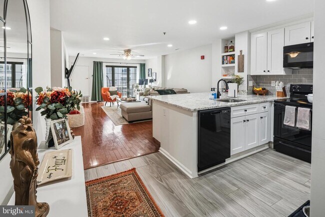 Building Photo - 2 Leverington Ave