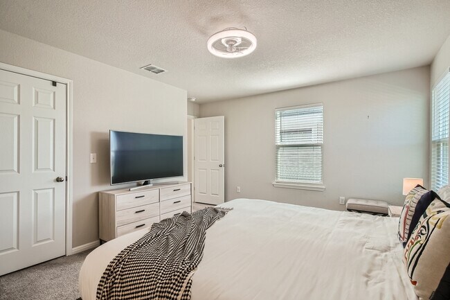 Building Photo - 9604 Dawn Pearl Dr
