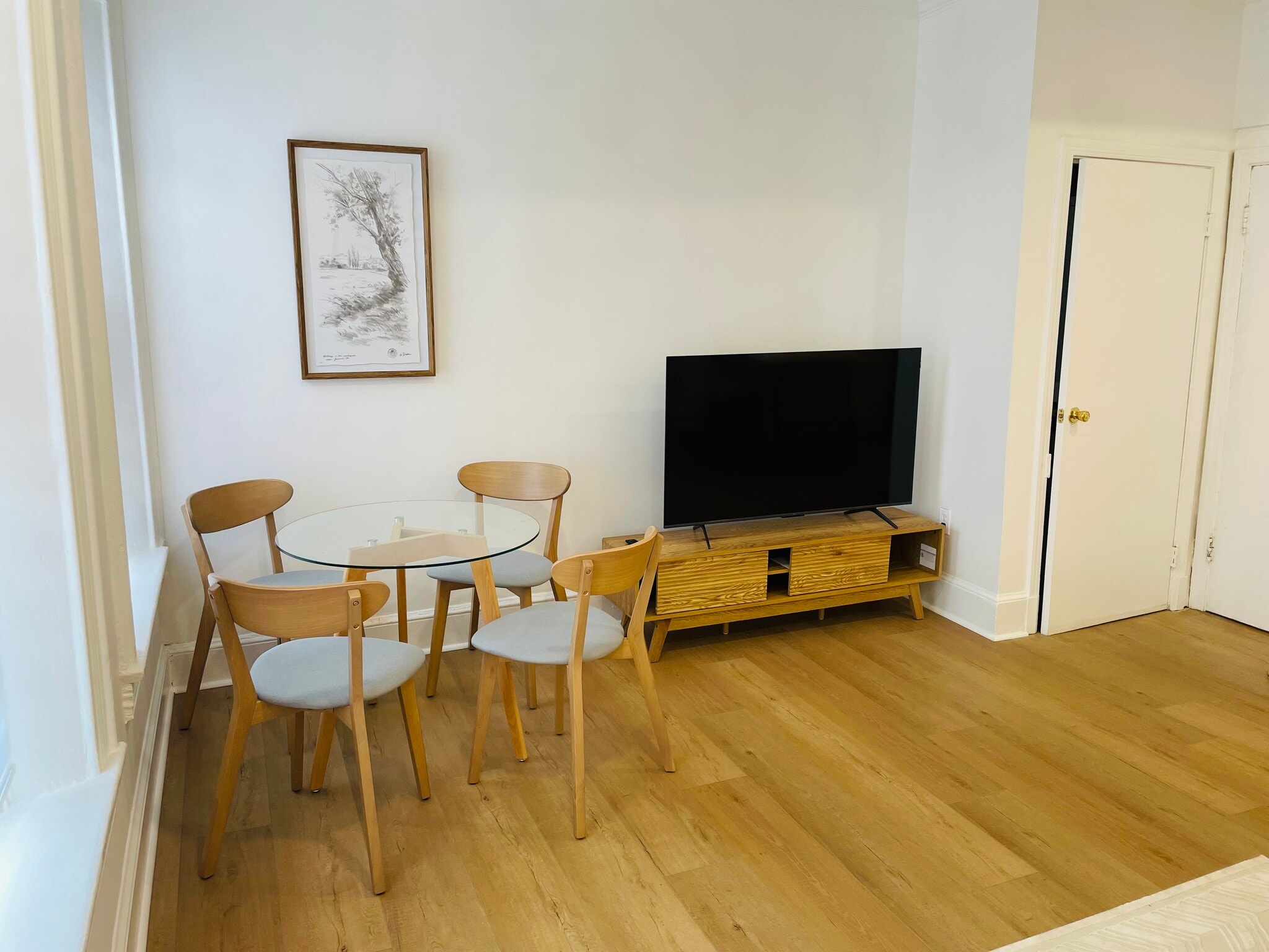 Building Photo - 313 C St SE