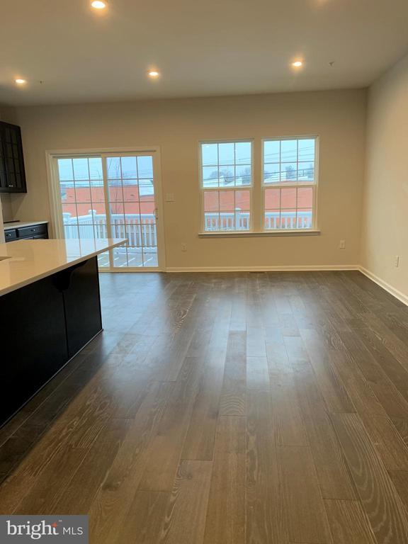 Building Photo - 111 Almond Dr