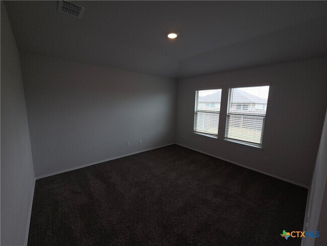 Building Photo - 1049 Velvet Ct
