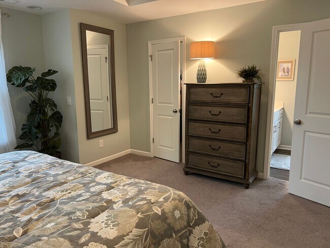 Building Photo - FURNISHED Three Bedroom Wellstone Model Home