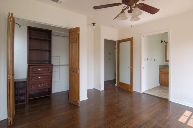 Building Photo - 3032 Glenhurst Ave