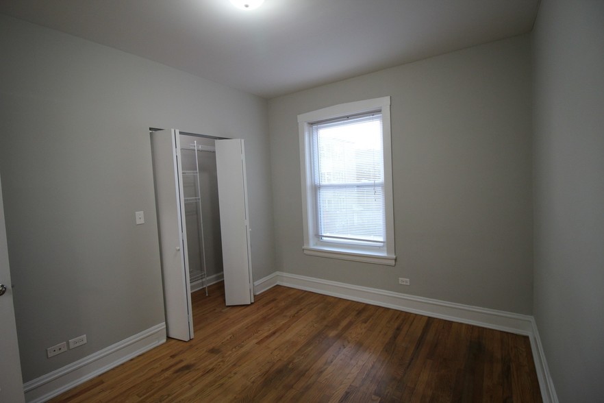 Building Photo - 5340 N Paulina St