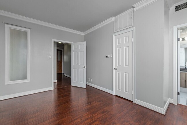 Building Photo - 5150 Hidalgo St