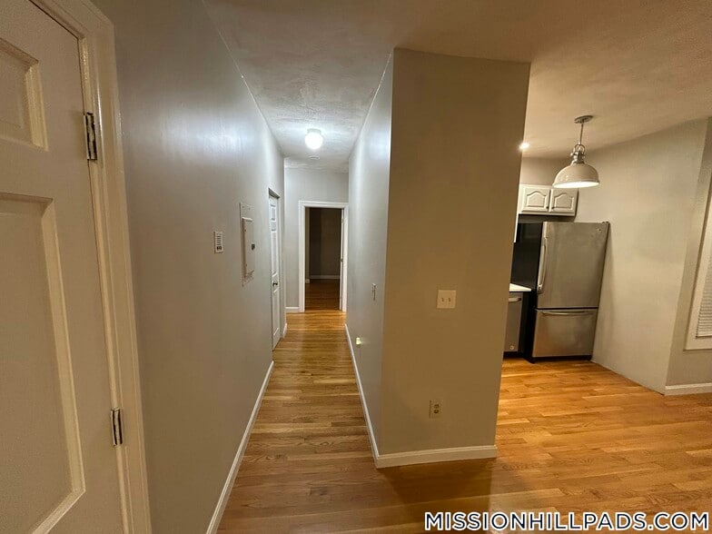 Building Photo - 120 Highland St