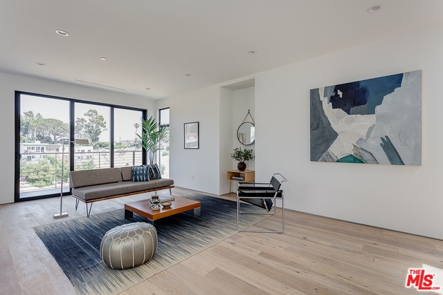 Primary Photo - 3756 Brilliant Dr