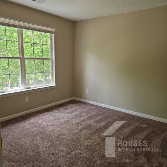 Building Photo - 210 Stapleford Park Dr