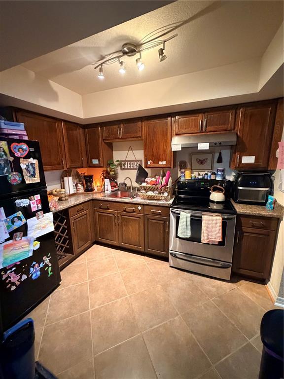 Building Photo - 720 N Village Dr