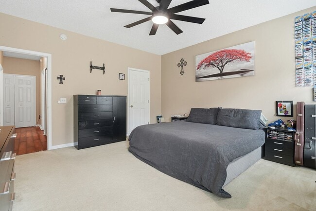 Building Photo - Charming 3BR Home in Richmond Hill with Pond View & Great Location!