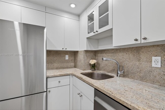 Building Photo - 2899 Collins Ave