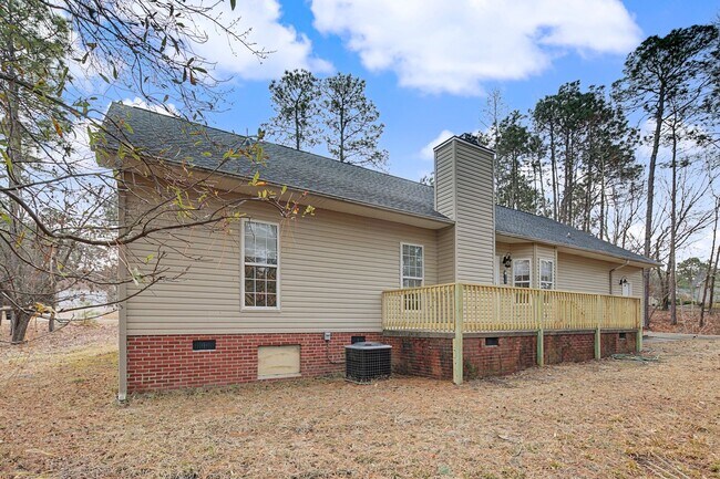 Building Photo - Carolina Lakes!